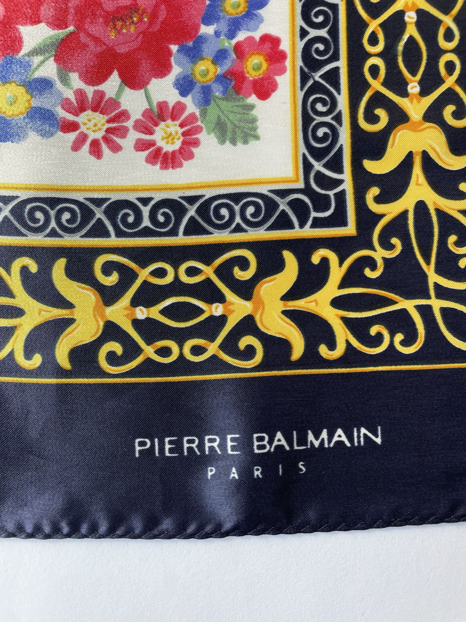 Foulard Pierre Balmain